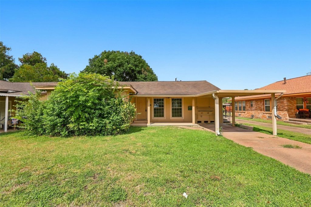 8421 Baker Drive, Houston, TX 77017