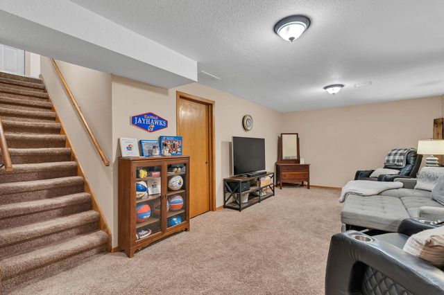 1715 Post Ct, El Dorado, KS 67042