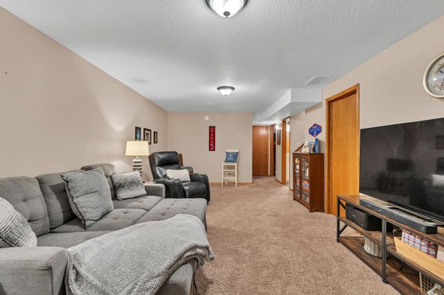 1715 Post Ct, El Dorado, KS 67042