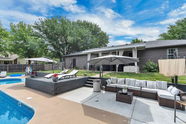 1715 Post Ct, El Dorado, KS 67042