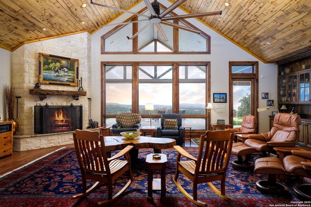 211 Poehnert, Boerne, TX 78006