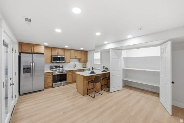 1048 S 925 W, Woods Cross, UT 84087