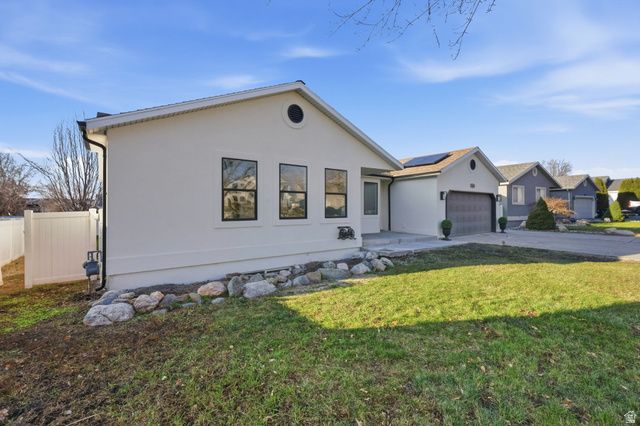 1048 S 925 W, Woods Cross, UT 84087