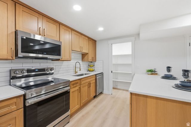 1048 S 925 W, Woods Cross, UT 84087