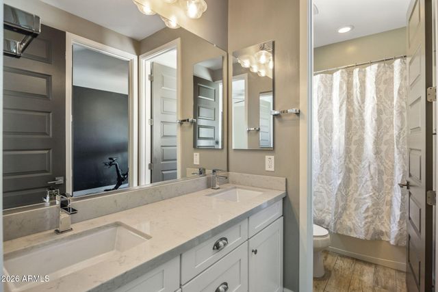 2323 W DUANE Lane, Phoenix, AZ 85085
