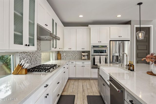 2323 W DUANE Lane, Phoenix, AZ 85085