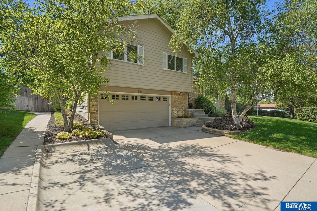 5101 S Bennington Place, Lincoln, NE 68516