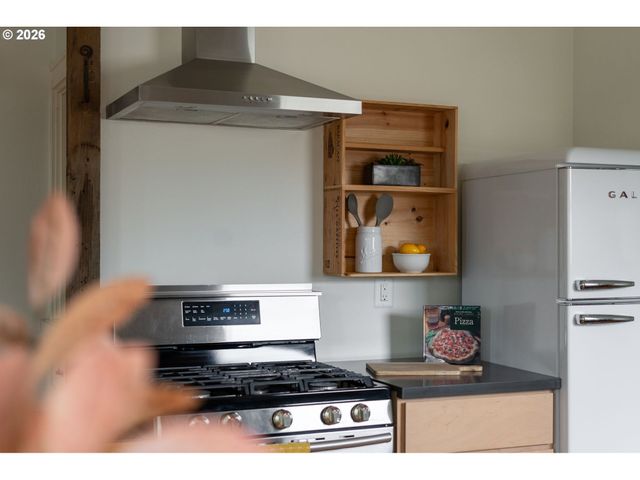 7405 N BURRAGE Ave, Portland, OR 97217