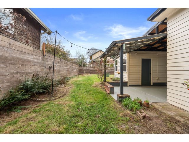 7405 N BURRAGE Ave, Portland, OR 97217