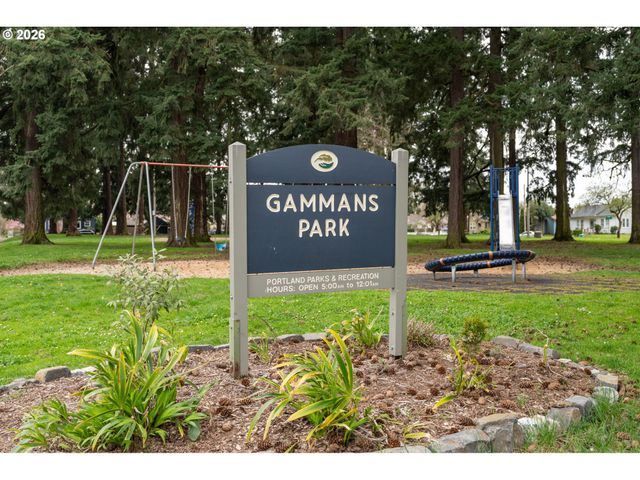 7405 N BURRAGE Ave, Portland, OR 97217