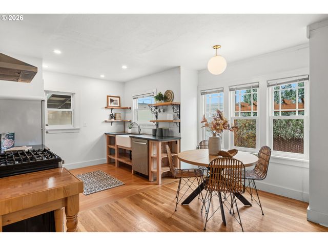 7405 N BURRAGE Ave, Portland, OR 97217