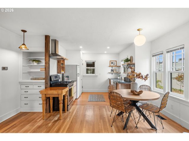 7405 N BURRAGE Ave, Portland, OR 97217