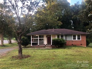 1401 Chelveston Drive, Charlotte, NC 28208