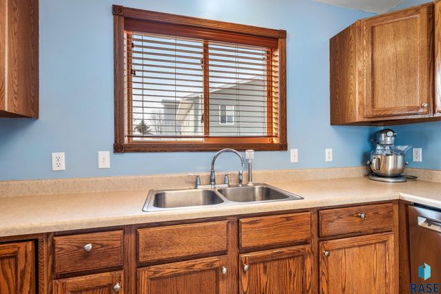 6109 W 43rd St Street, Sioux Falls, SD 57106