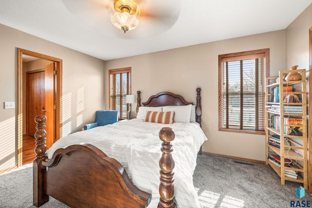 6109 W 43rd St Street, Sioux Falls, SD 57106