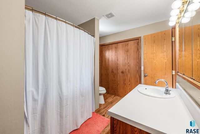 6109 W 43rd St Street, Sioux Falls, SD 57106