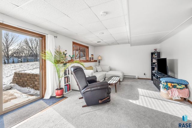 6109 W 43rd St Street, Sioux Falls, SD 57106