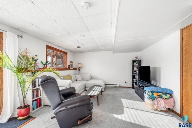 6109 W 43rd St Street, Sioux Falls, SD 57106