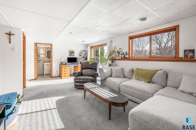 6109 W 43rd St Street, Sioux Falls, SD 57106