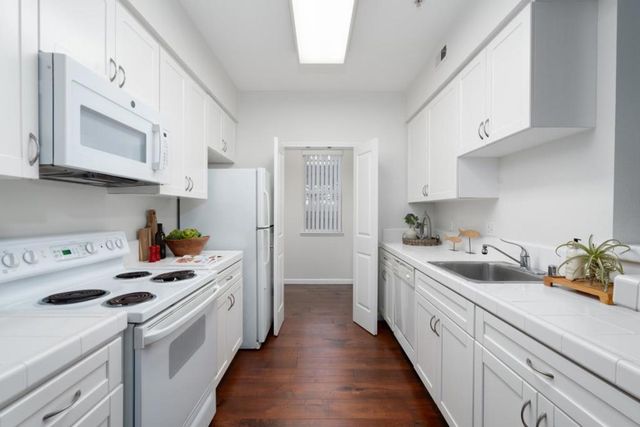 1982 W Bayshore Road 217, East Palo Alto, CA 94303