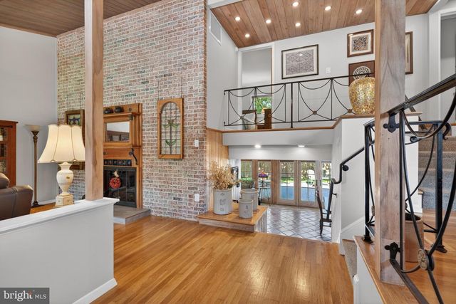 8904 STRATFORD LN, Alexandria, VA 22308