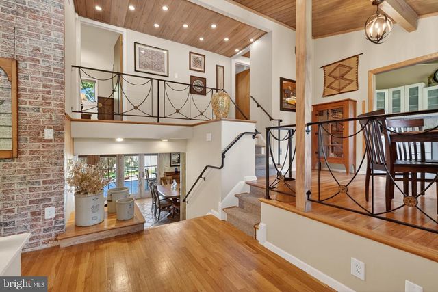 8904 STRATFORD LN, Alexandria, VA 22308