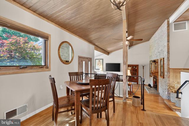 8904 STRATFORD LN, Alexandria, VA 22308