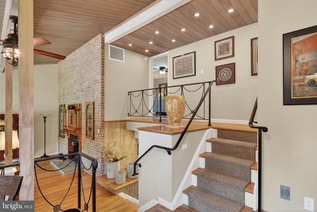 8904 STRATFORD LN, Alexandria, VA 22308