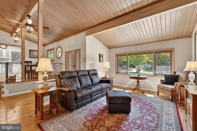 8904 STRATFORD LN, Alexandria, VA 22308