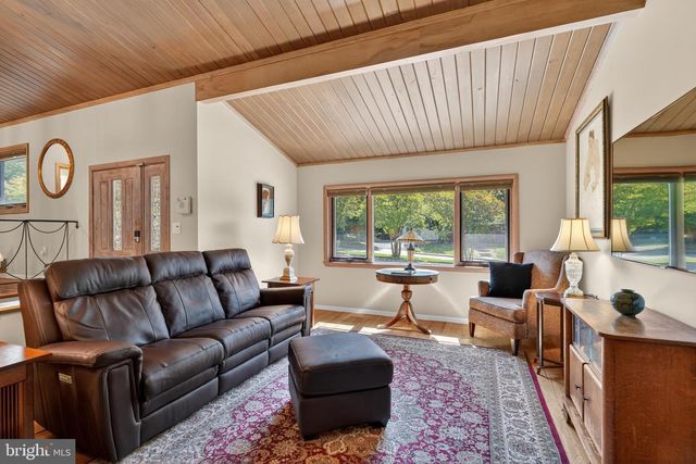 8904 STRATFORD LN, Alexandria, VA 22308