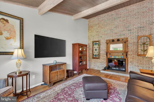 8904 STRATFORD LN, Alexandria, VA 22308