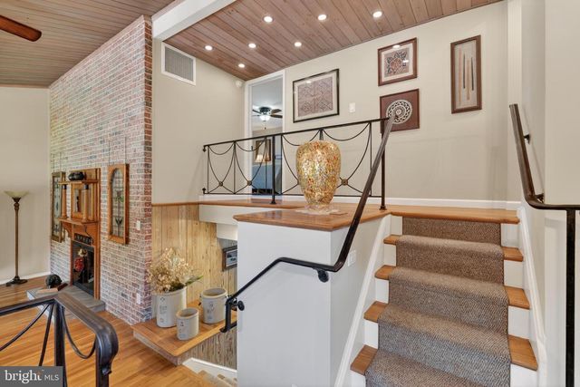 8904 STRATFORD LN, Alexandria, VA 22308