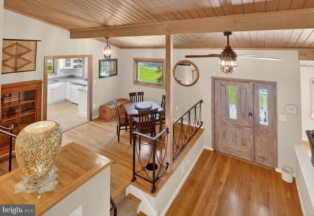 8904 STRATFORD LN, Alexandria, VA 22308