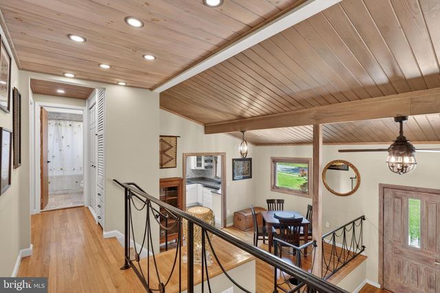 8904 STRATFORD LN, Alexandria, VA 22308