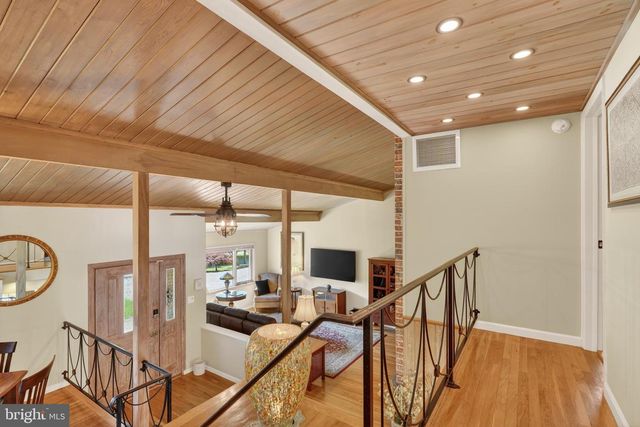 8904 STRATFORD LN, Alexandria, VA 22308