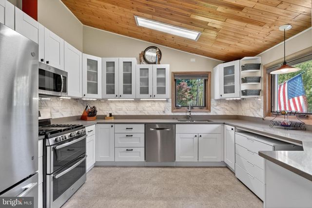 8904 STRATFORD LN, Alexandria, VA 22308