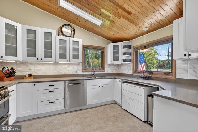 8904 STRATFORD LN, Alexandria, VA 22308