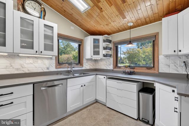 8904 STRATFORD LN, Alexandria, VA 22308