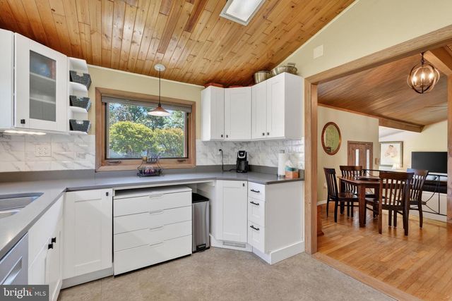 8904 STRATFORD LN, Alexandria, VA 22308