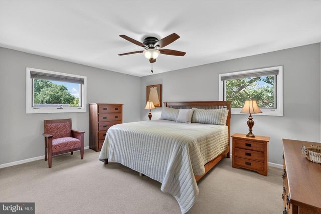 8904 STRATFORD LN, Alexandria, VA 22308
