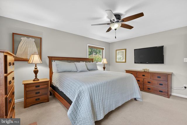 8904 STRATFORD LN, Alexandria, VA 22308