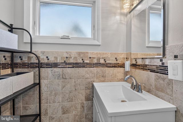 8904 STRATFORD LN, Alexandria, VA 22308