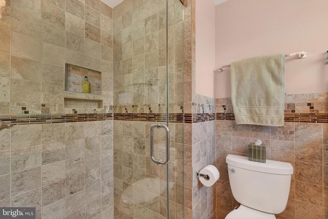 8904 STRATFORD LN, Alexandria, VA 22308