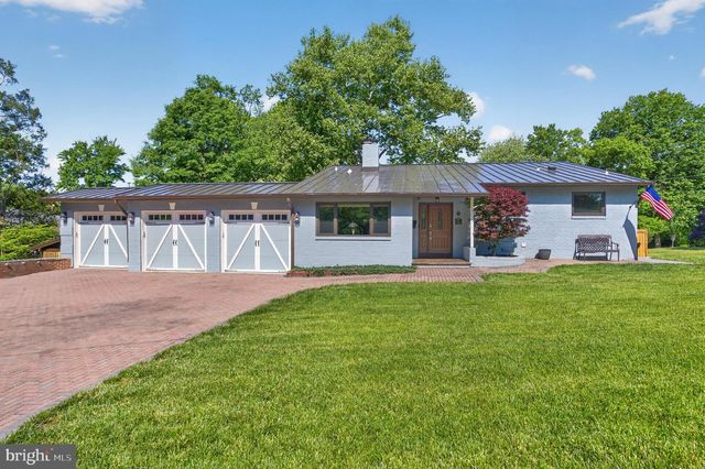 8904 STRATFORD LN, Alexandria, VA 22308