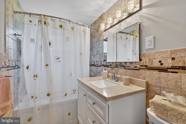 8904 STRATFORD LN, Alexandria, VA 22308