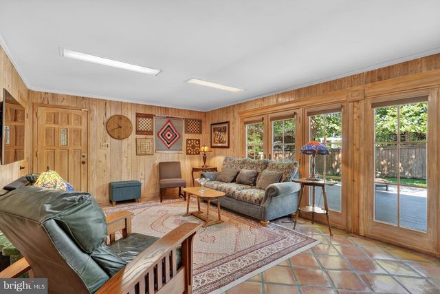 8904 STRATFORD LN, Alexandria, VA 22308
