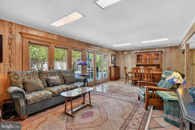 8904 STRATFORD LN, Alexandria, VA 22308