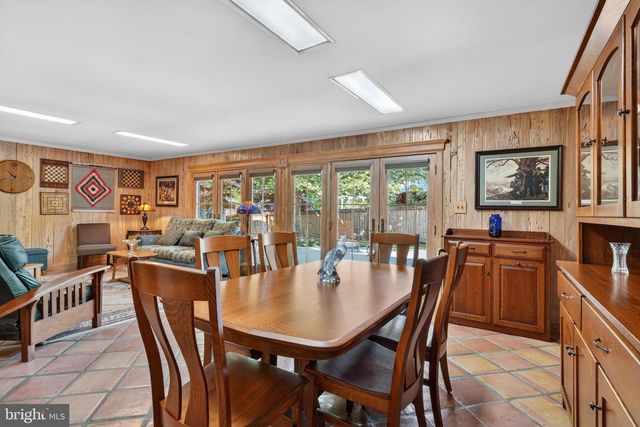 8904 STRATFORD LN, Alexandria, VA 22308