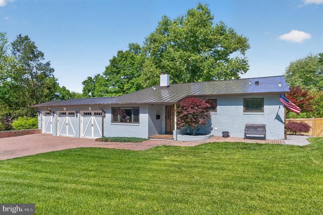 8904 STRATFORD LN, Alexandria, VA 22308