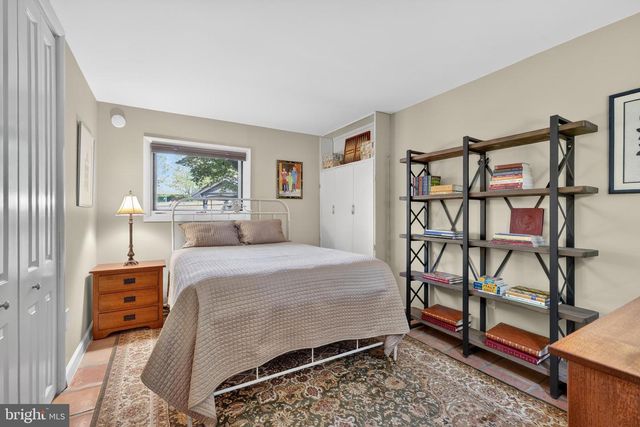 8904 STRATFORD LN, Alexandria, VA 22308